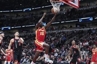 Clint Capela se joue de la défense des Bulls. KEYSTONE/AP/Nam Y. Huh